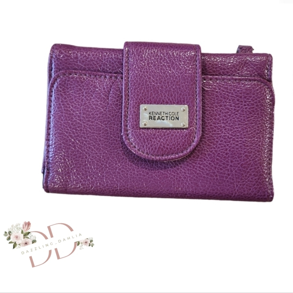 Kenneth Cole reaction purple wallet lightly used